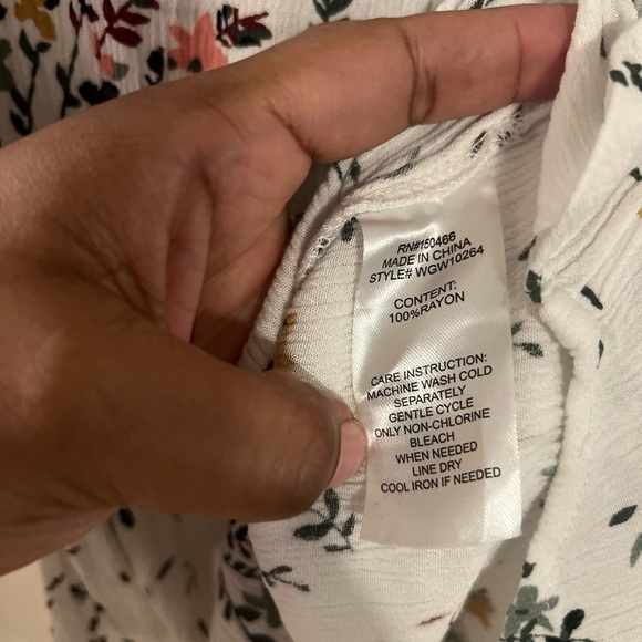 Market & Spruce Floral Sleeveless Blouse - White and Multicolor - Picture 4 of 6